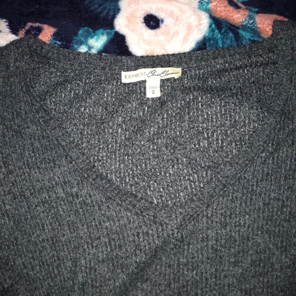 Woman’s neck express shirt - Picture 2 of 2